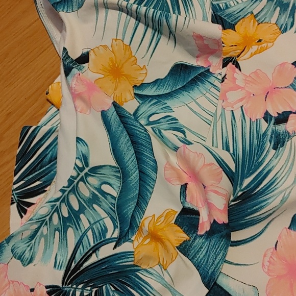 Tropical Floral Off-Shoulder Swimsuit - Picture 4 of 6